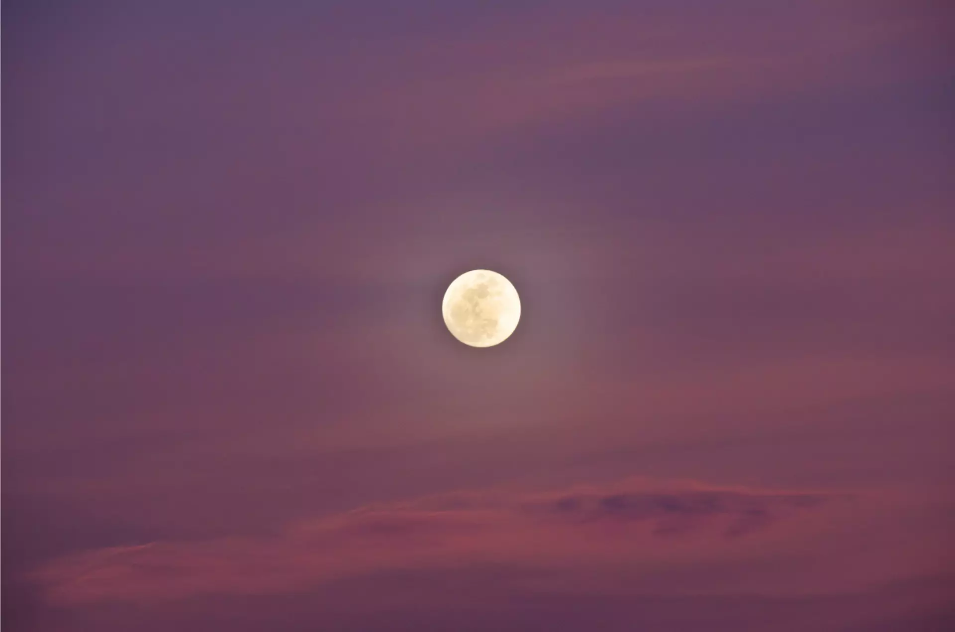 UK - Blue Super moon Which Will not be Seen until 2037